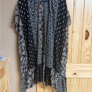 Umgee Black & Cream Mixed Paisley Floral Kimono